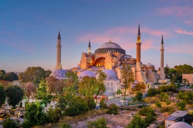 Basilica de Santa Sofia Istambul Turquia shutterstock 1928852189