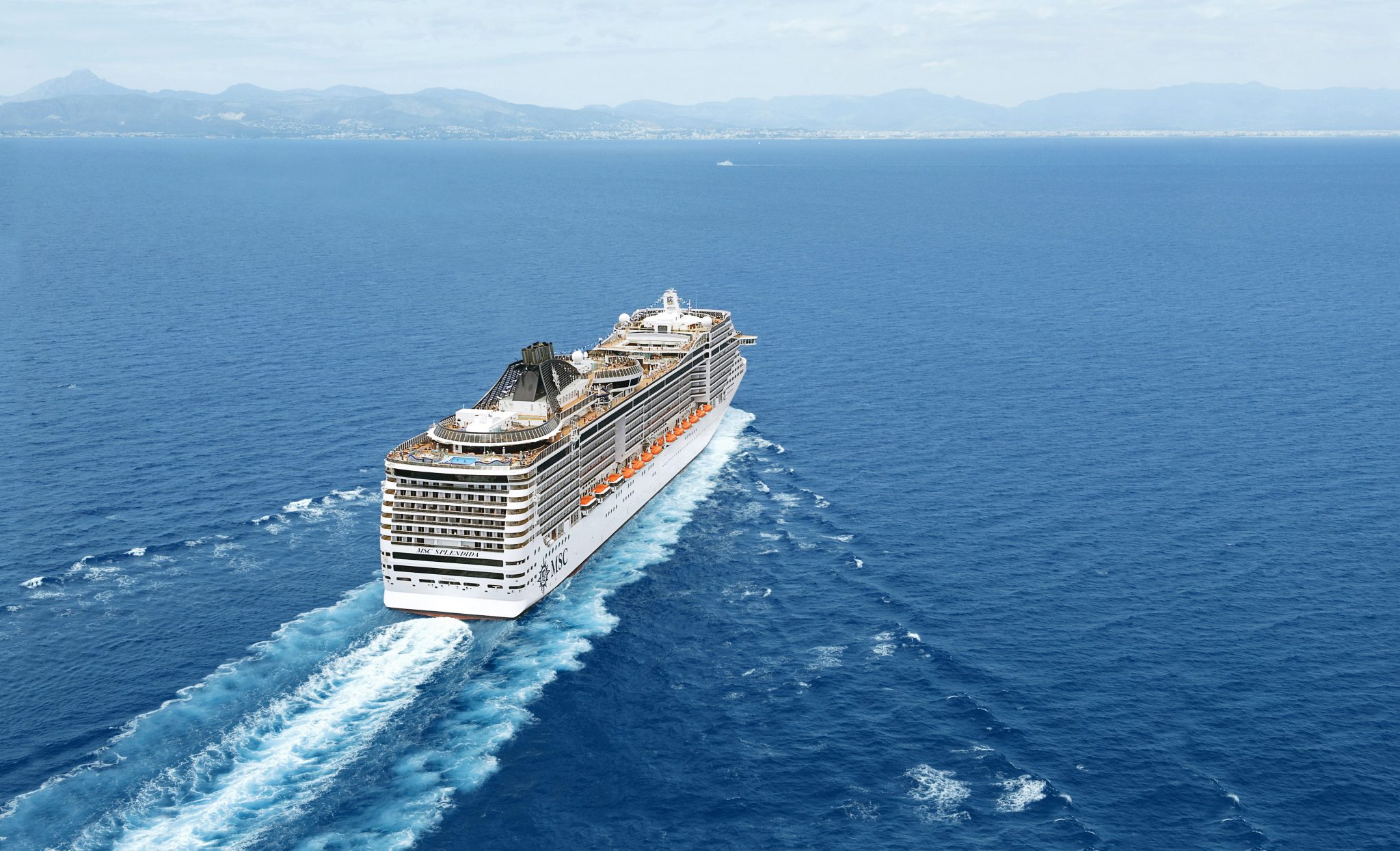 A temporada de cruzeiros 2021/2022 no Brasil acaba de começar. Vem saber pra onde os navios vão navegar | Vista aérea do MSC Splendida, da MSC Cruzeiros | Crédito: Divulgação