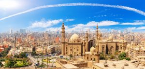 O que você precisa saber antes de ir para o Egito: além de ser extremamente fotogênico, carrega uma das culturas mais ricas do mundo | Mesquita-Madrassa do Sultão Hassan, no Cairo | Crédito: Shutterstock