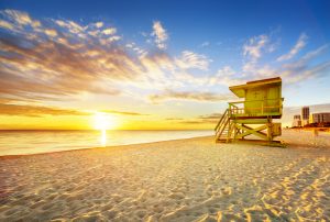 Dicas sobre Miami: sabe por que é tão legal visitar Miami Beach? Porque South Beach, a praia mais conhecida, já estampou diversos filmes e séries | Crédito: Shutterstock