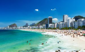 Praia de Copacabana Rio de Janeiro shutterstock 241504627 Procurando o que fazer em Copacabana, no Rio de Janeiro? Então não deixe de visitar a Praia de Copacabana, é claro l Crédito: Shutterstock