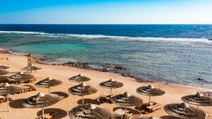 O que você precisa saber antes de ir para o Egito: o Egito também tem praias, caso da cidade turística de Sharm-el Sheikh, por exemplo | Crédito: Shutterstock