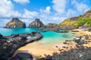Baia dos Porcos Fernando de Noronha Pernambuco shutterstock 1856578939 Baia dos Porcos Fernando de Noronha Pernambuco shutterstock 1856578939