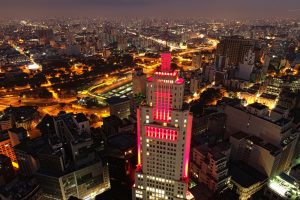 Vista aérea do Farol Santander, um dos prédios mais icônicos de Sampa | Crédito: Shutterstock