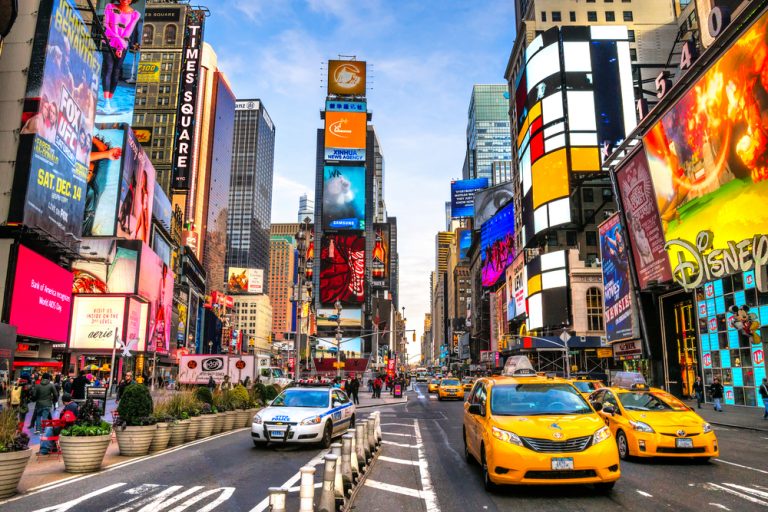 Times Square NY Credito editorial Luciano Mortula LGM Shutterstock.com shutterstock 248799484