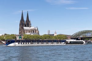 Diferença entre as embarcações: recorte do AmaStella, navio da AmaWaterways, na Alemanha | Crédito editorial: Bjoern Wylezich/Shutterstock.com