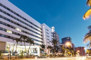 Onde se hospedar nos Estados Unidos: fachada do RIU Plaza Miami Beach, em Miami, na Flórida (EUA) | Crédito: Divulgação