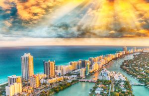 Está pensando em visitar os States, mas não sabe onde ficar? Então se liga nas nossas dicas de onde se hospedar nos Estados Unidos l Estátua da Liberdade – Nova York l Crédito: Shutterstock