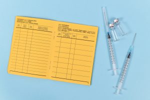 Não sabe como tirar o Certificado Internacional de Vacinação e Profilaxia contra a febre amarela? Se liga nas próximas dicas e fique por dentro de tudo! l Crédito: Shutterstock