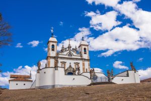 Lugares perto de Belo Horizonte: acima de tudo, a viagem para Congonhas (MG) é imperdível porque permite conhecer o Santuário do Bom Jesus de Matosinhos | Crédito editorial: Luis War/Shutterstock.com