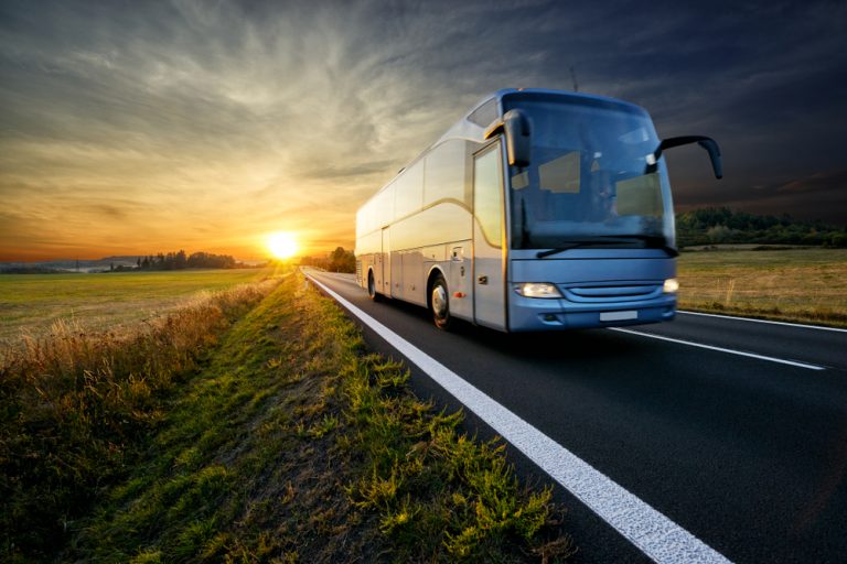 onibus shutterstock 1345741577