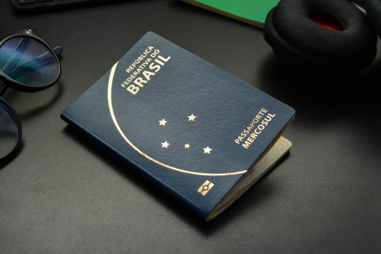 passaporte shutterstock 1231542520