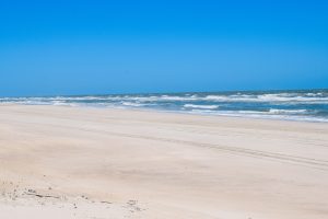 Praia de Cabure Lencois Maranhenses Credito editorial Everton Bento shutterstock 2104678379