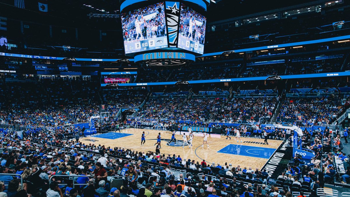 Amway Center - jogo de basquete em Orlando em família