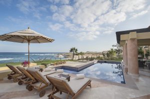 Hotéis em Los Cabos: tá a fim de acordar e se deparar com esse visual? O Grand Fiesta Americana Los Cabos All Inclusive Golf & Spa tem uma vista única para o mar l Crédito: Divulgação