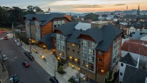 Se amarra em fotos? Então se liga só na fachada do Prodigy Hotel Gramado, um dos melhores hotéis na cidade da Serra Gaúcha | Crédito: Divulgação