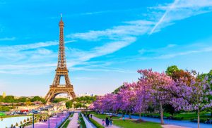 Roteiro pela Europa: acima de tudo, não tem como ir a Paris, na França, e não tirar mil fotos da Torre Eiffel | Crédito: Shutterstock