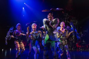 102 Bazzar 11 07 18 Cirque du Soleil no Brasil: tem vontade de conferir de perto as apresentações do Cirque du Soleil? Então aproveite, pois o grupo volta ao Brasil em setembro | Trecho do espetáculo Bazzar | Photo: Marie-Andrée Lemire Costumes: James Lavoie © 2018 Cirque du Soleil