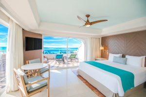 whyndham altraa Nada mal acordar com essa vista, hein? I Beachfront Walk-Out Junior Suite, no Wyndham Alltra Cancun, no México | Crédito: Divulgação
