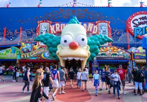 Para onde ir com crianças: entrada da divertida Krustyland, um dos destaques do Universal Orlando Studios, na Flórida (EUA) | Crédito editorial: Eudaimonic Traveler/Shutterstock.com