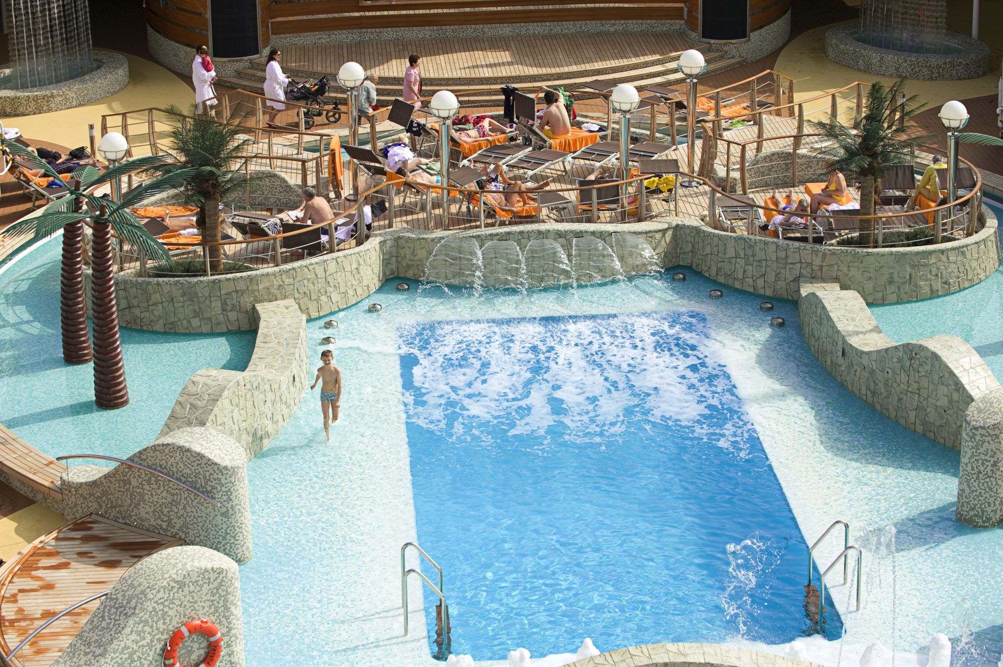 MSC Fantasia Piscina Externa Credito Divulgacao