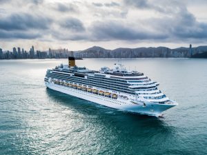 Quem viaja a bordo do navio Costa Favolosa tem acesso a paisagens cinematográficas e a uma estrutura de primeira | Crédito editorial: soualexandrerocha/Shutterstock.com