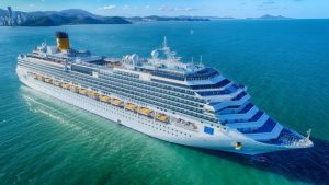 Imponente, elegante, confortável: assim é o navio Costa Favolosa, ótima opção para uma viagem de cruzeiro | Crédito editorial: soualexandrerocha/Shutterstock.com