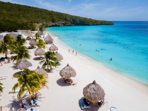 Cas Abao Beach Curacao shutterstock 1969719058 Antes de qualquer coisa, Cas Abao Beach é um dos paraísos de Curaçao, opção de destino para curtir o Caribe sem visto | Crédito: Shutterstock