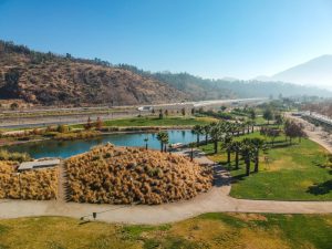 Parque Bicentenario Santiago Chile shutterstock 1129335533 Quem estiver a fim de uma opção relax de o que fazer em Santiago (Chile) pode apostar no Parque Bicentenario | Crédito: Shutterstock
