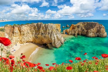 Viajar para Portugal Algarve shutterstock 1822740191