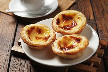 pratos portugueses pastel nata shutterstock 2131704575