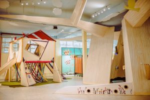 Vai uma dica aí de o o que fazer em São Paulo com crianças? Então guarde bem este nome: Museu da Imaginação | Casa da Árvore, uma das áreas do museu | Crédito: Divulgação