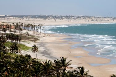 praias perto de fortaleza lagoinha
